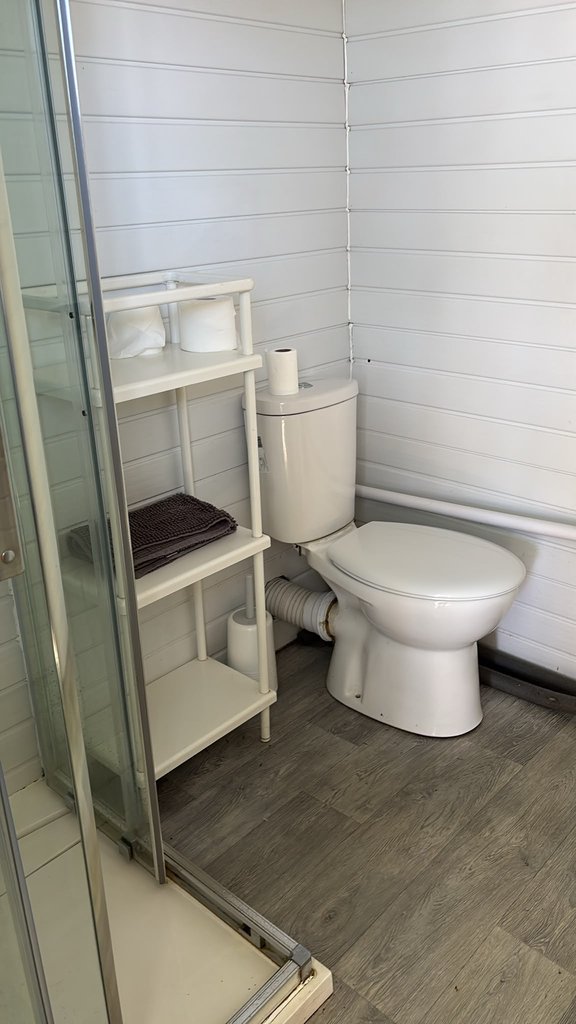 D1 toilet — 7.5/10 Guest Ready