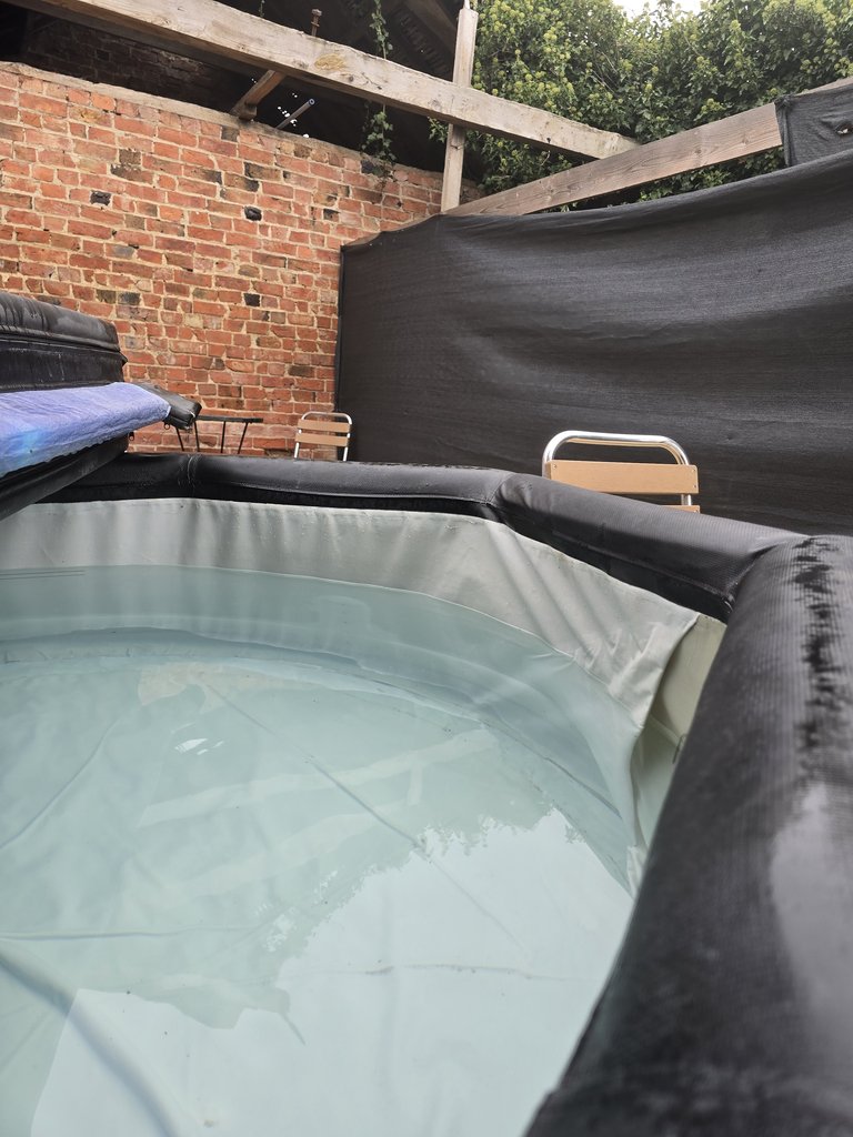 D2 hottub — 8.0/10 Guest Ready