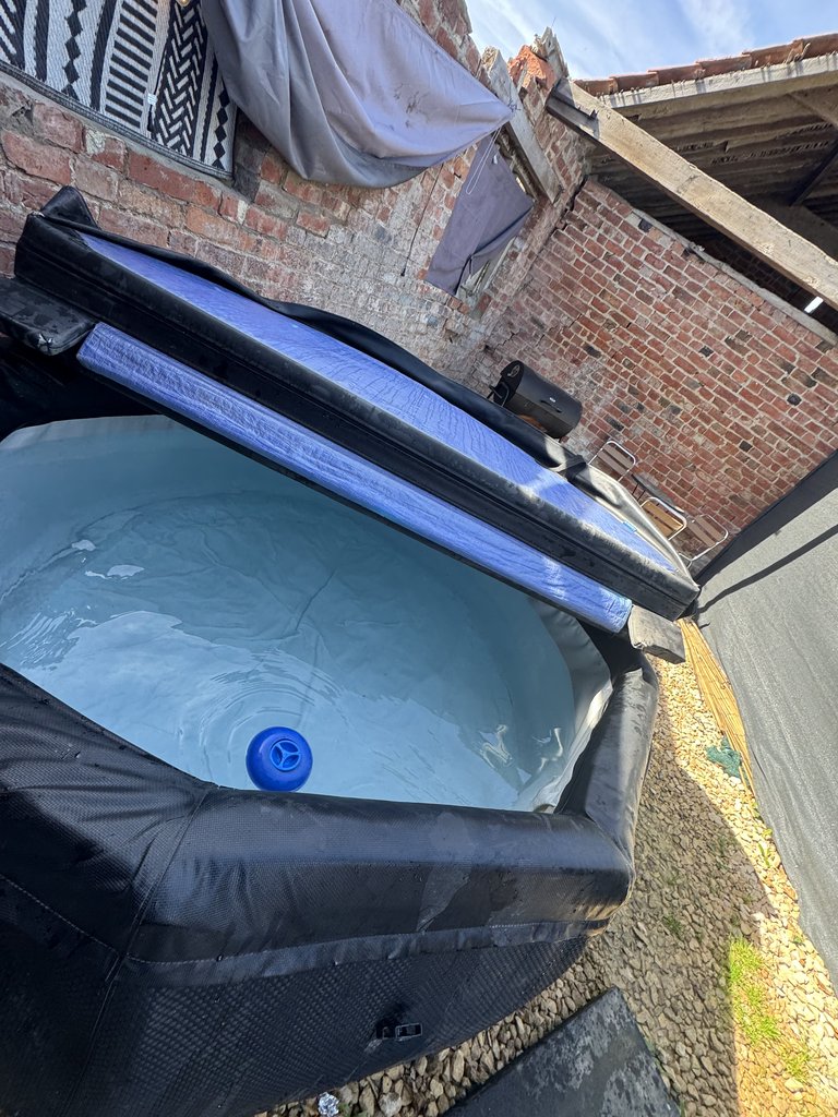 D2 hottub — 8.0/10 Guest Ready