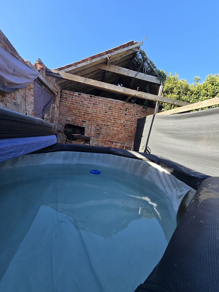 D2 hottub — 8.5/10 Guest Ready