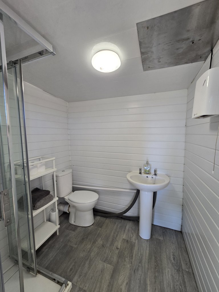 D3 toilet — 8.0/10 Guest Ready
