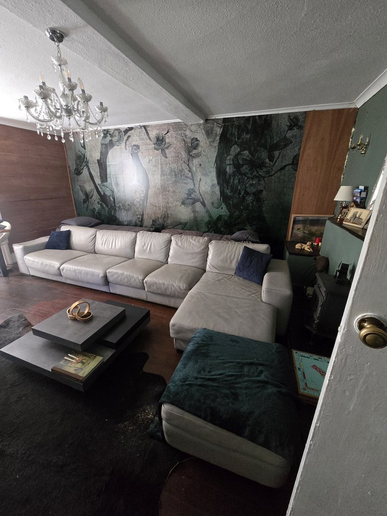 East Wing bedding — 8.0/10 Guest Ready