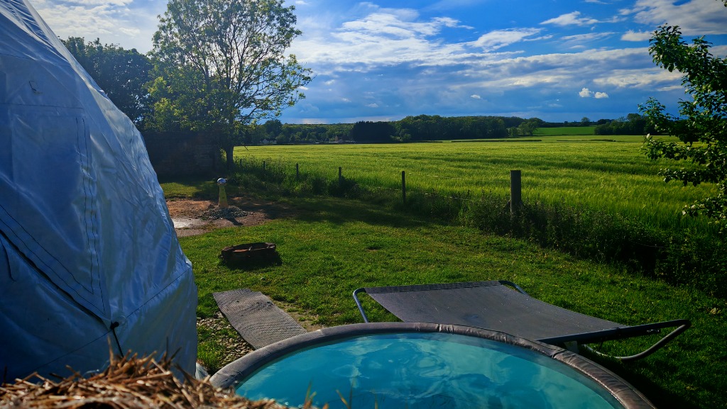 5 Star Dome Hottub Firepit BBQ